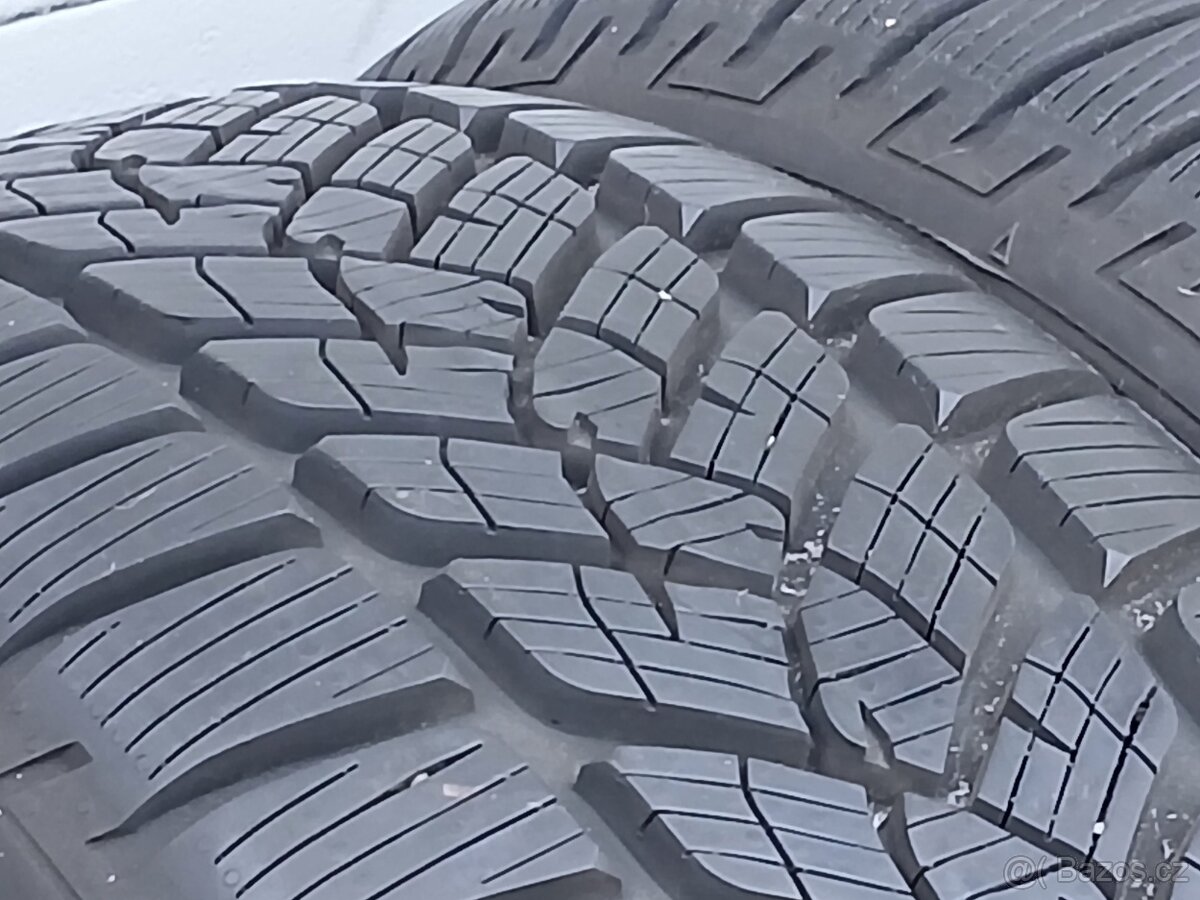 Zánovní zimní pneu Fulda 205/60/17 vzorek 8,5mm - 7