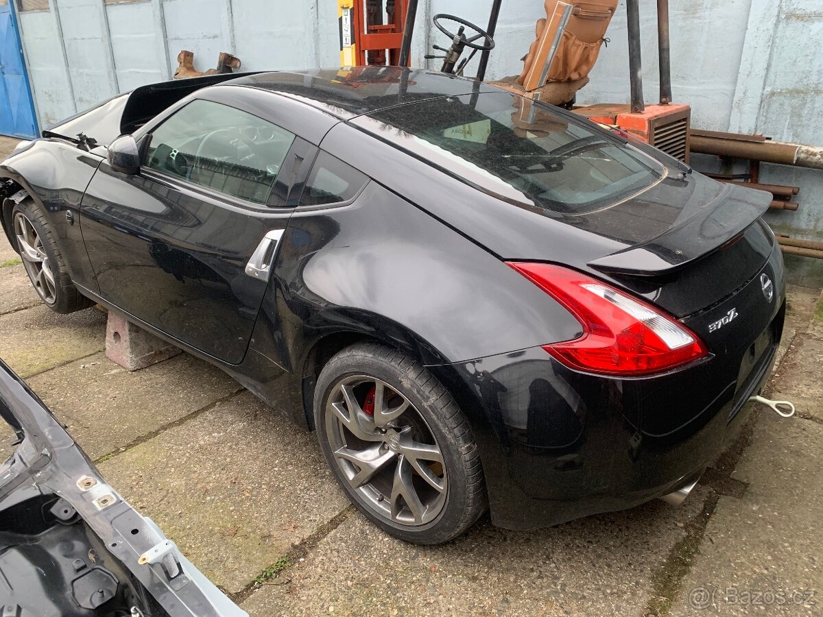 Prodam náhradní dily Nissan 370z - 7