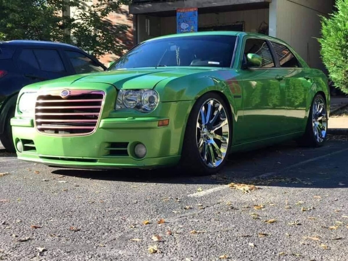 KOUPÍM grill na Chrysler 300C - 7