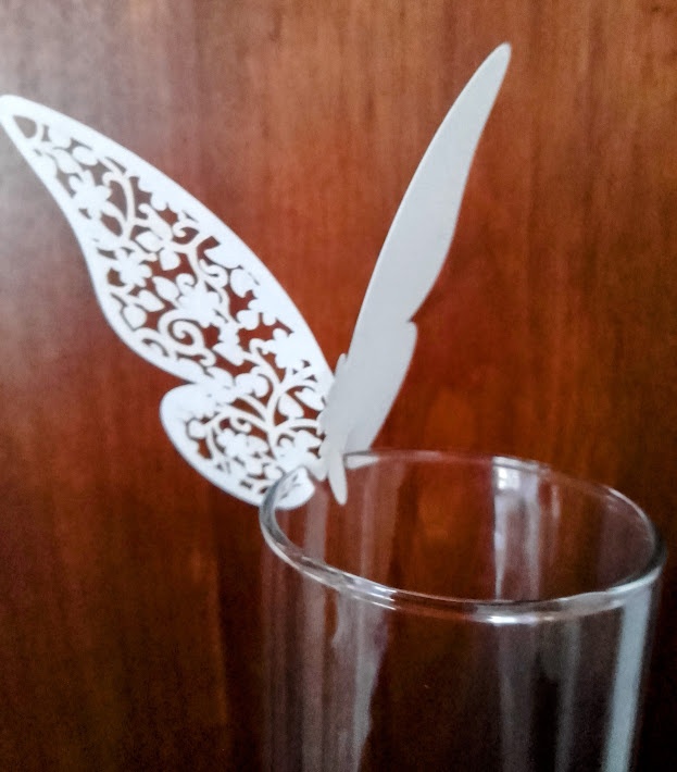 SVATBA, KŘTINY, RODINNÉ OSLAVY – krajkové jmenovky a ozdoby - 7