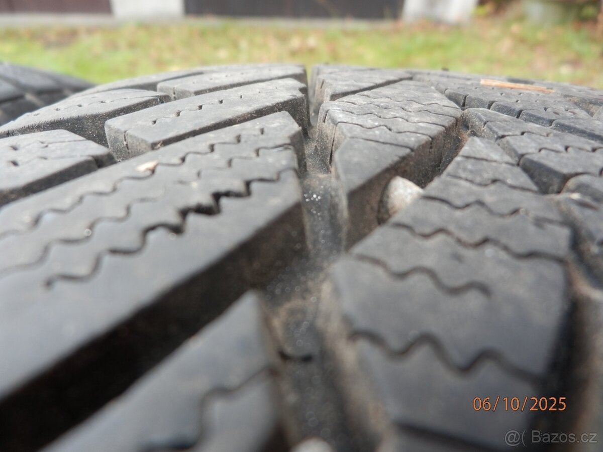 4xObutá zimní sada ŠKODA OCTAVIA 2 15tky. ET 47 195/65 R15 - 7