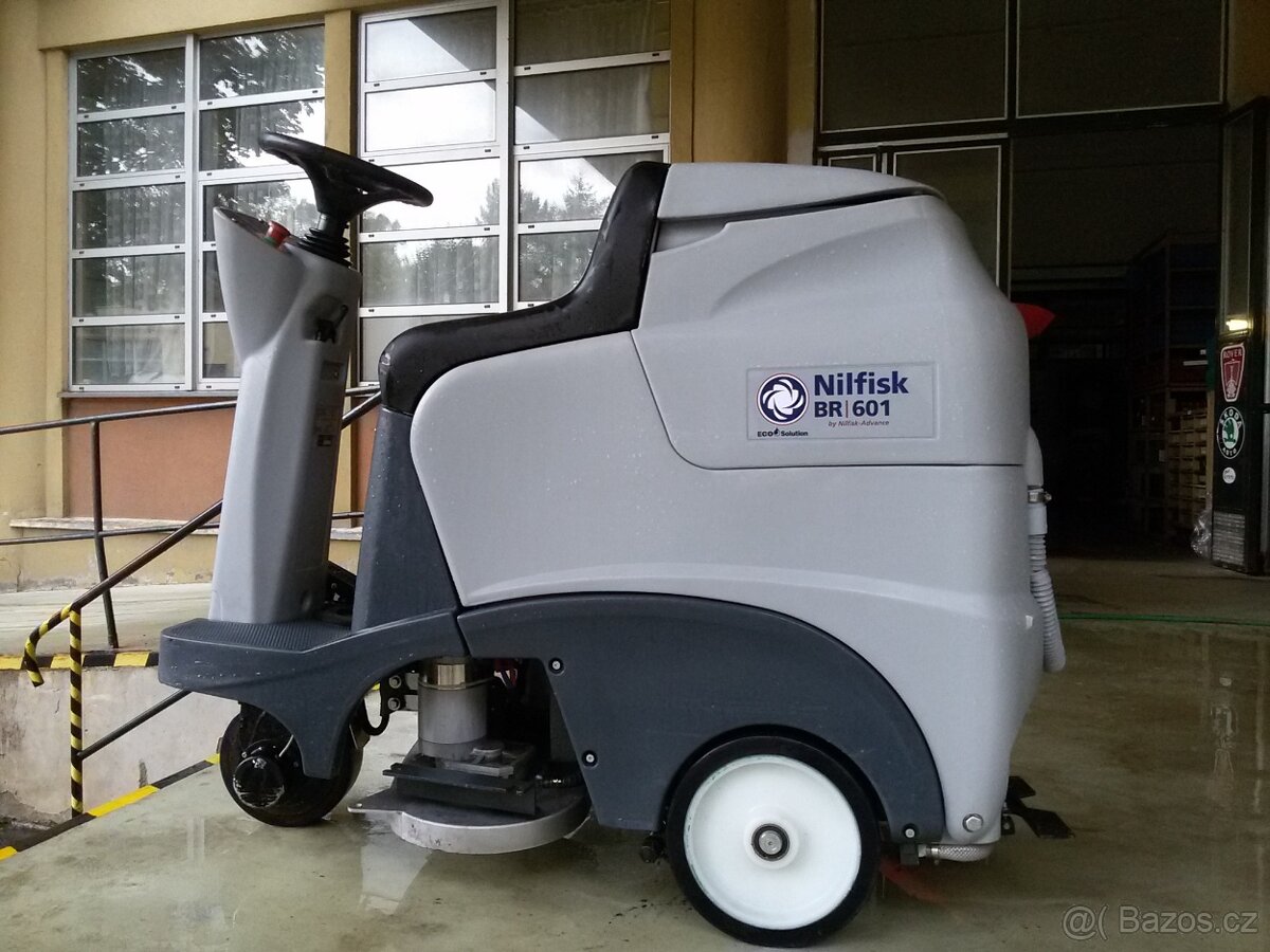 Podlahový mycí stroj Nilfisk BR 601 se sedící obsluhou - 7