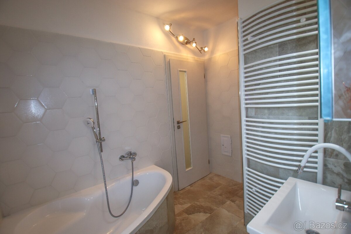 Pronájem bytu 4+1 se zahradou a parkováním - 7