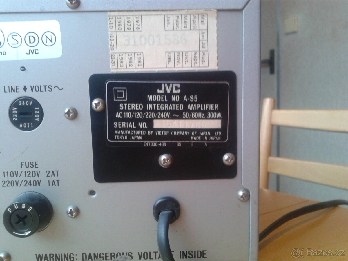Zesilovač JVC - 7