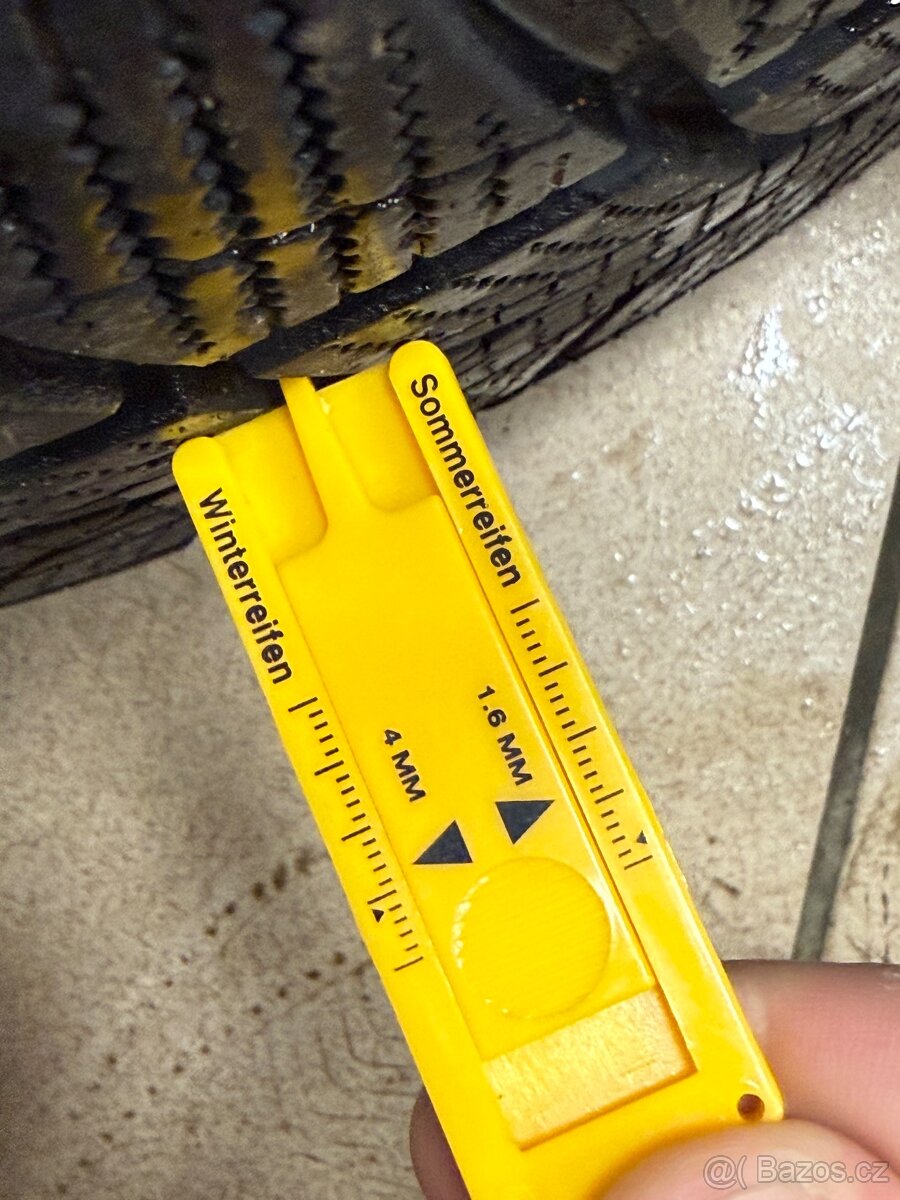 PNEU Imperial 215/45/18 - 7