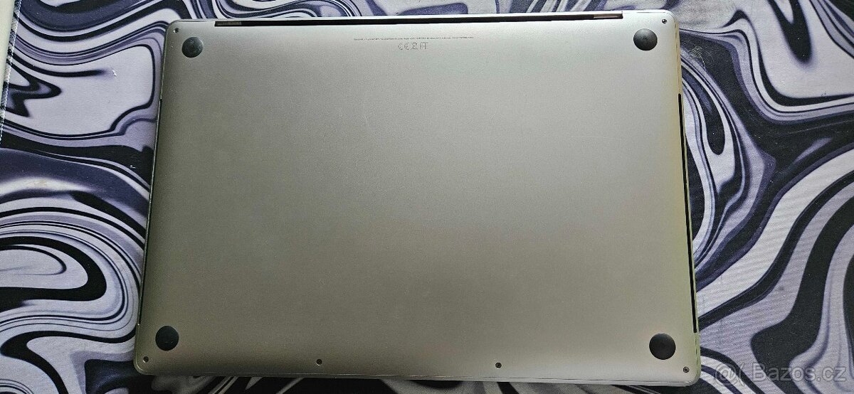 MacBook Pro 15" 2019 Space Gray – i9, 16GB RAM, 512GB - 7