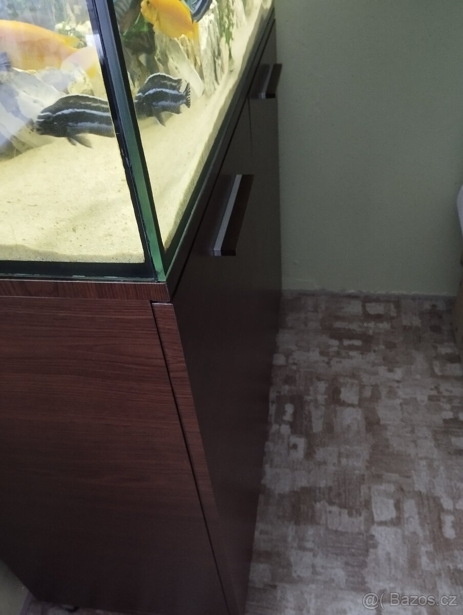 Akvarijní set - akvárium 200l + skříňka, nebo jen akvárium - 7