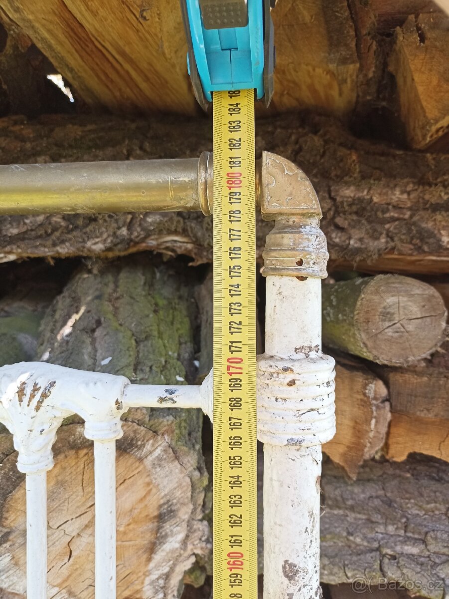 Stará, kovová mřížka s mosaznými prvky - 7