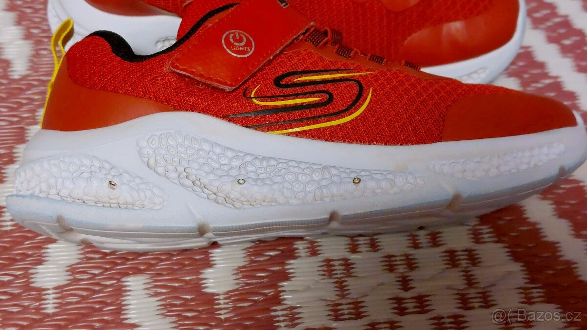 BOTASKY S BLIKÁNÍM V PODRÁŽCE - SKECHERS - vel. 32 - 7