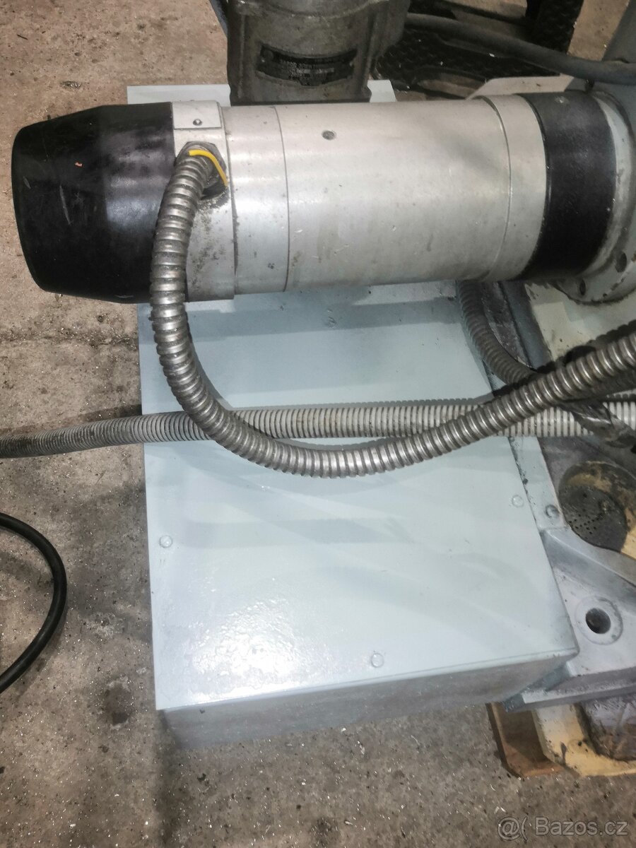 Radiální vrtačka 2K52-1 jako nová - 7