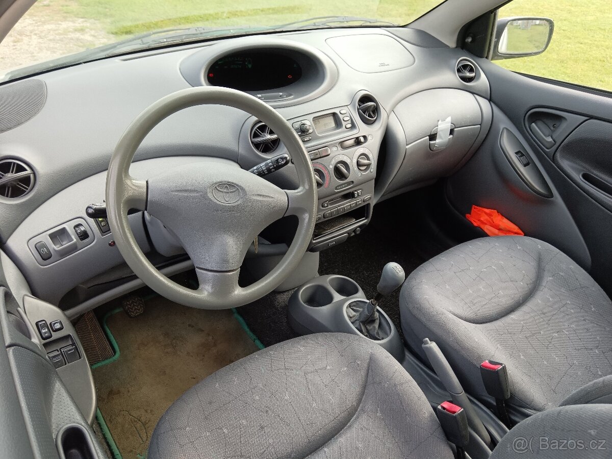 Yaris 1.0i (50kw) - NOVÁ STK - EKO- 0 KČ - 7