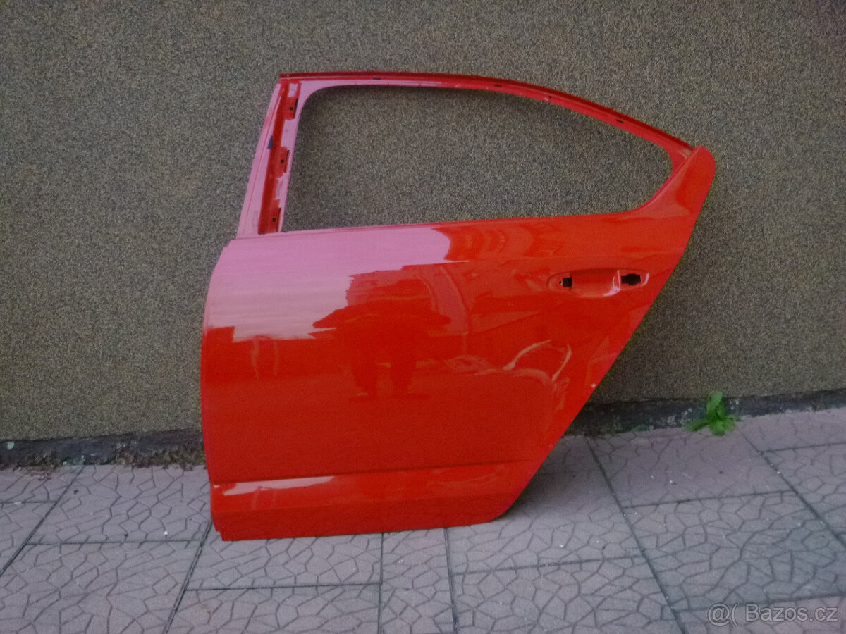 Škoda Octavia 3 III sedan limuzína orig dveře 5E5833311 - 7
