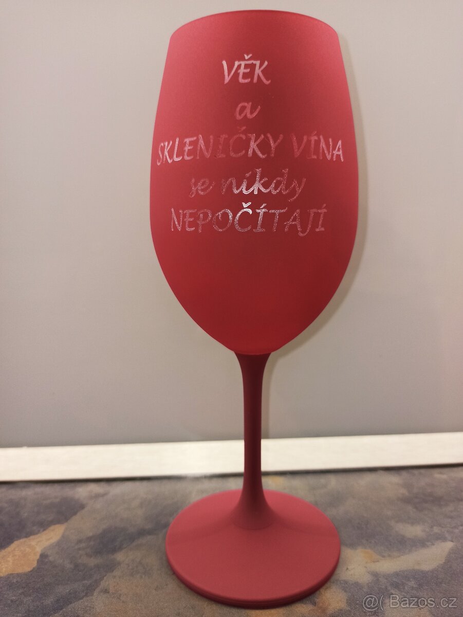 Barevné gravírované sklenice na víno s textem - 7