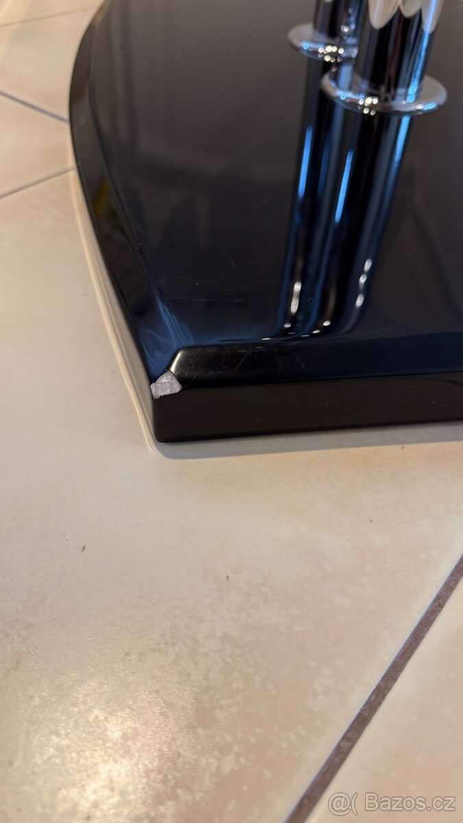 Skleněný jídelní stůl - 7