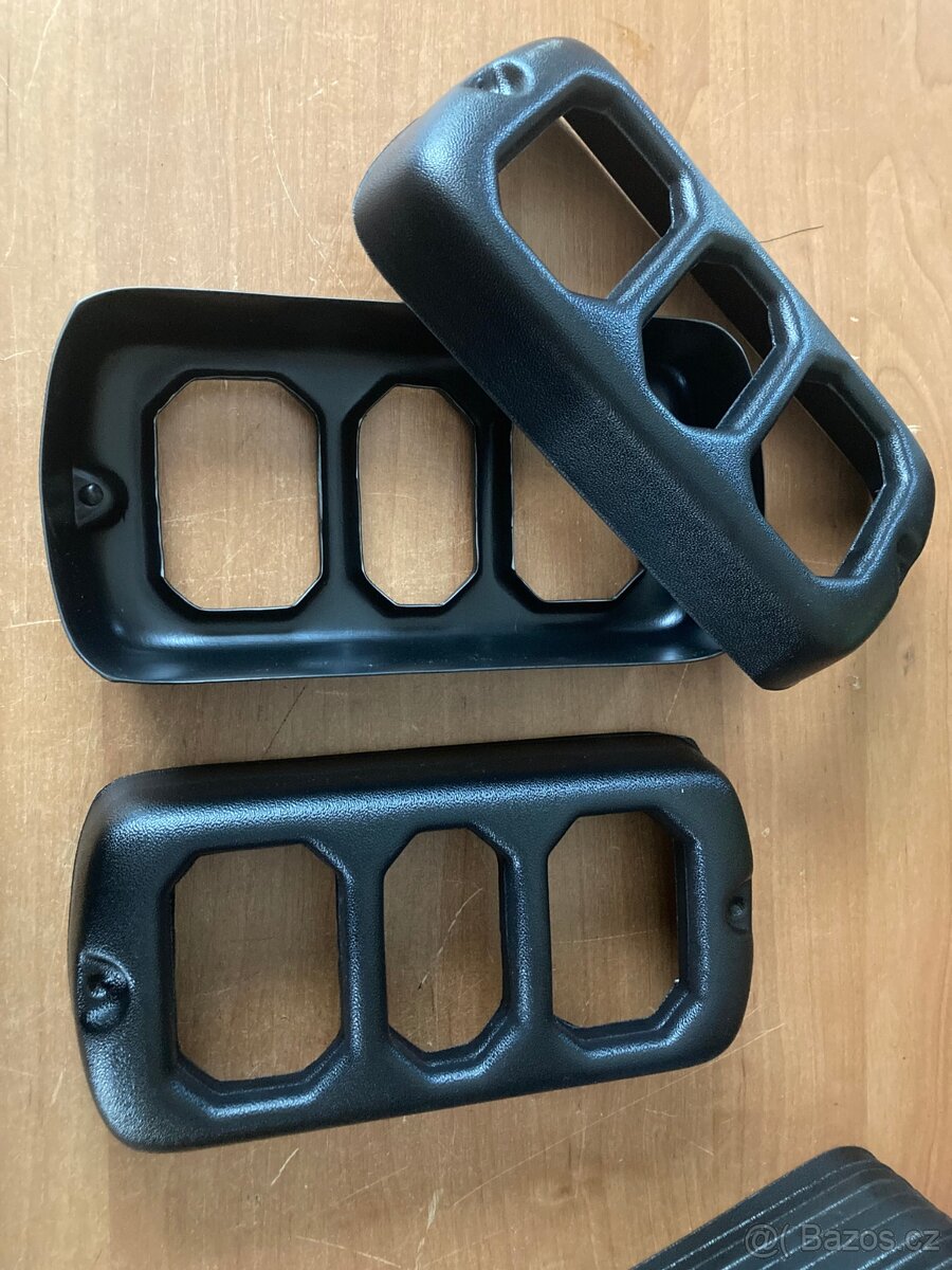 Uaz 469 zadný blatník - opravnú časť predám - 7