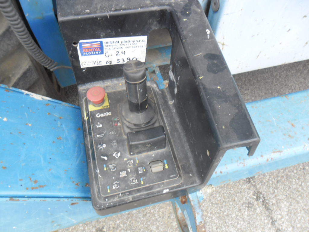 Nůžková pracovní plošina GENIE GS 5390 - 7