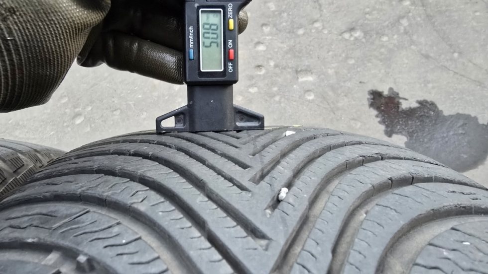 Zimní pneu 225/55/17 Michelin - 7