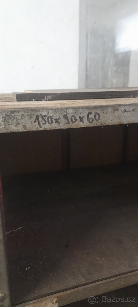 Regaly a skříně - 7