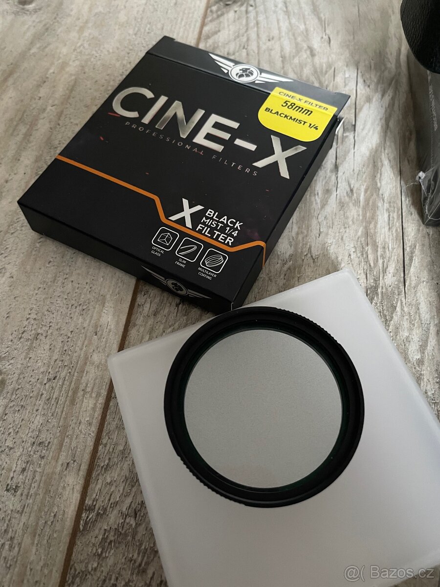 Sony a6000 + objektivy a příslušenství - 7