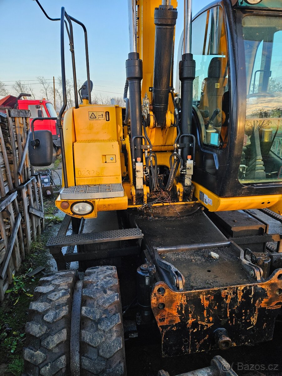 Kolový bagr JCB 145W - 7