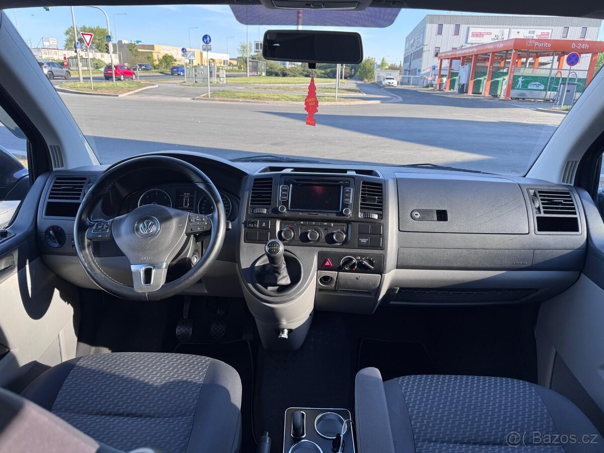 VOLKSWAGEN TRANSPORTER T5 - 7