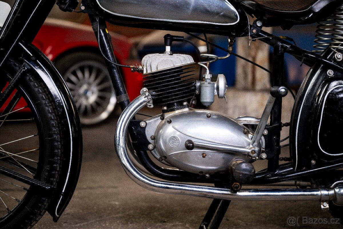 ČZ 125 T - 7