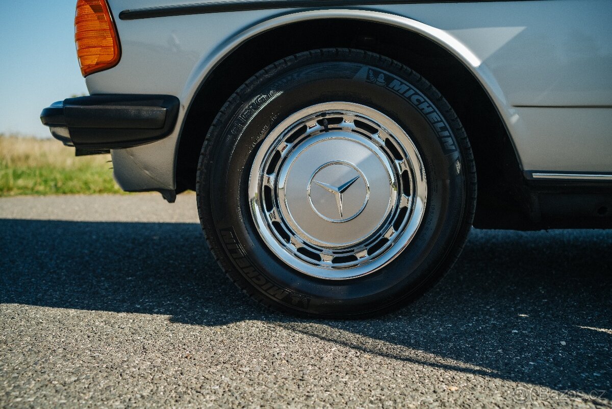 Mercedes-Benz 230 e (W123), automat, 2.majitel - 7