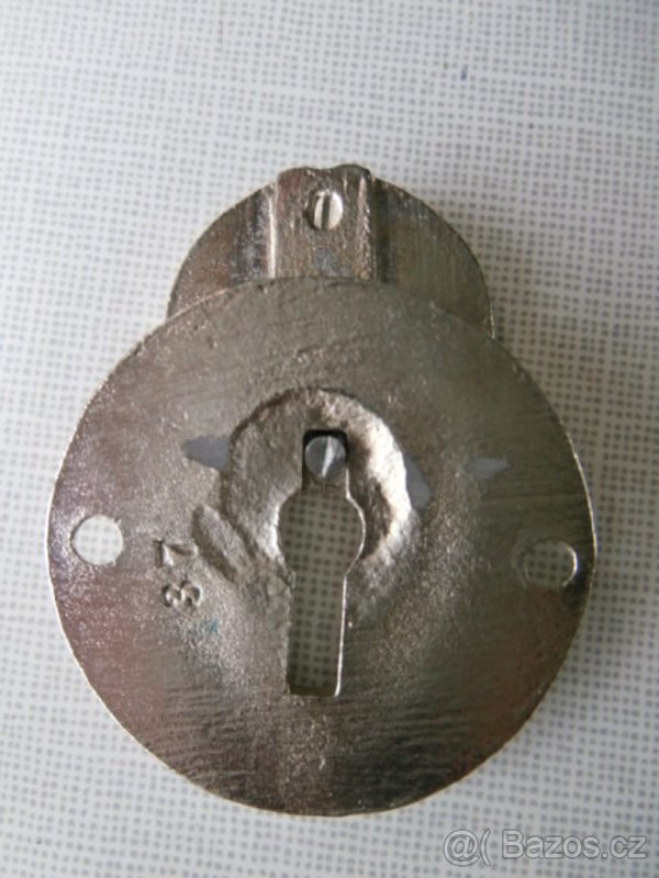 Starožitný trezor Popelka krytky zámků repliky po 500 kč - 7