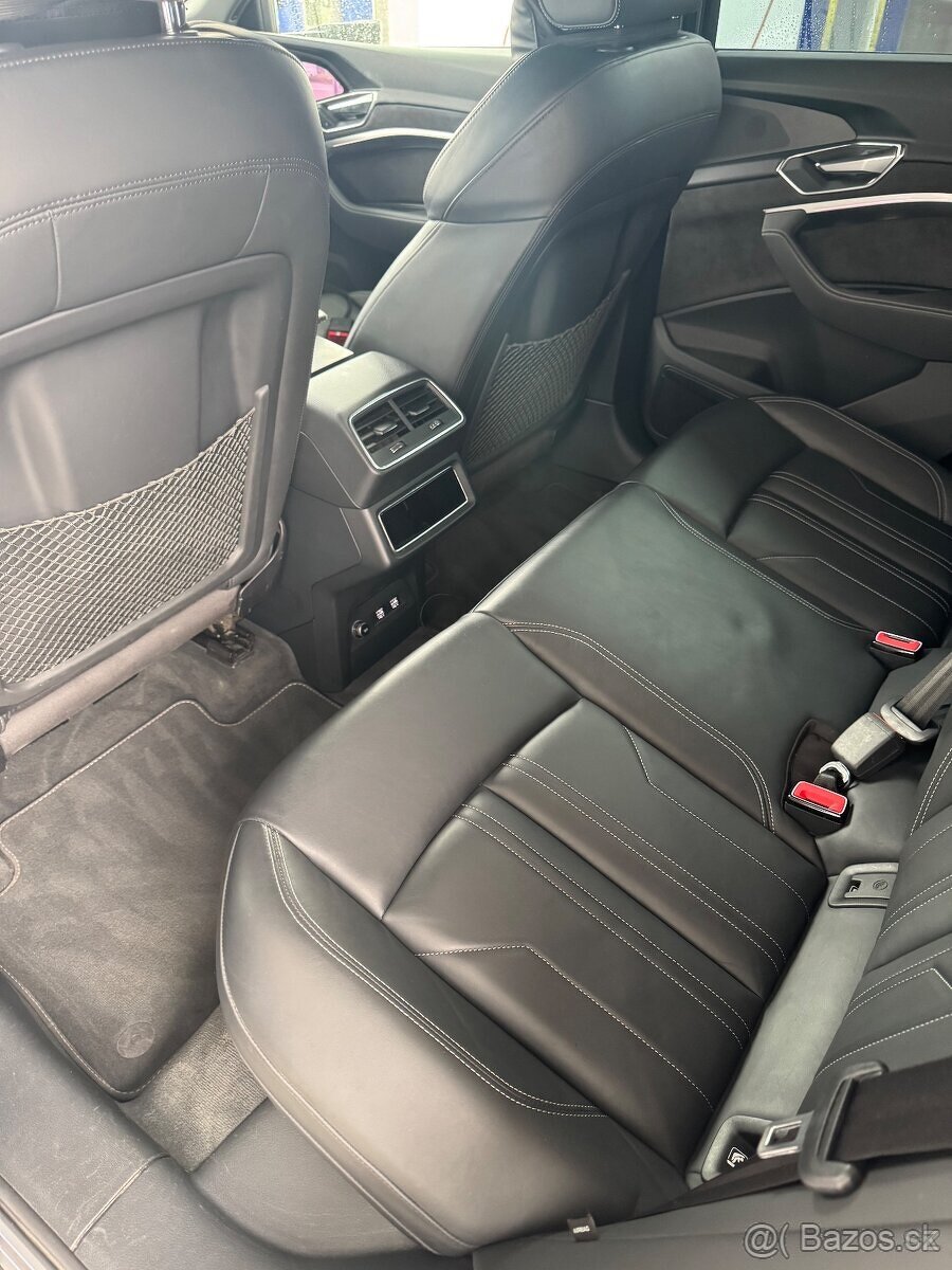 Audi Etron 55 quattro - 7