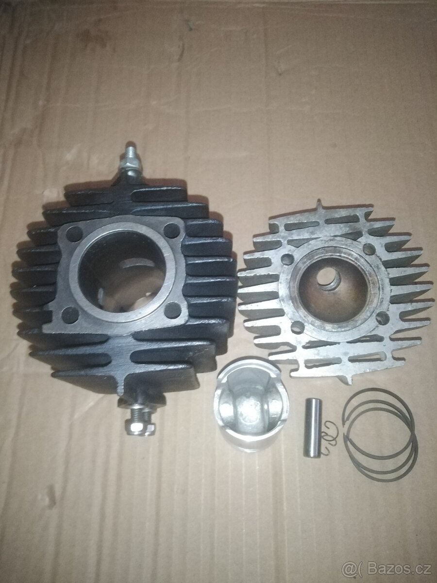 Prodám válec hlavu 550 555. - 7