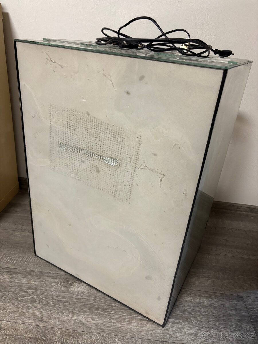 Skleněné terárium 70 × 50 × 40 cm (v × š × h) - 7