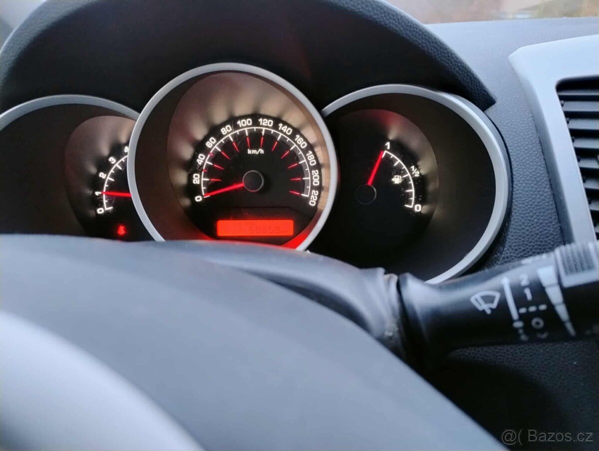 Kia Venga - 7