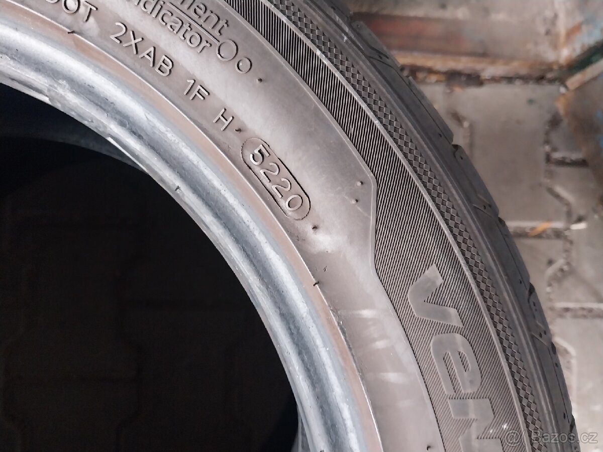 Prodám 2 x letní pneu Hankook 225/50/17 - 7
