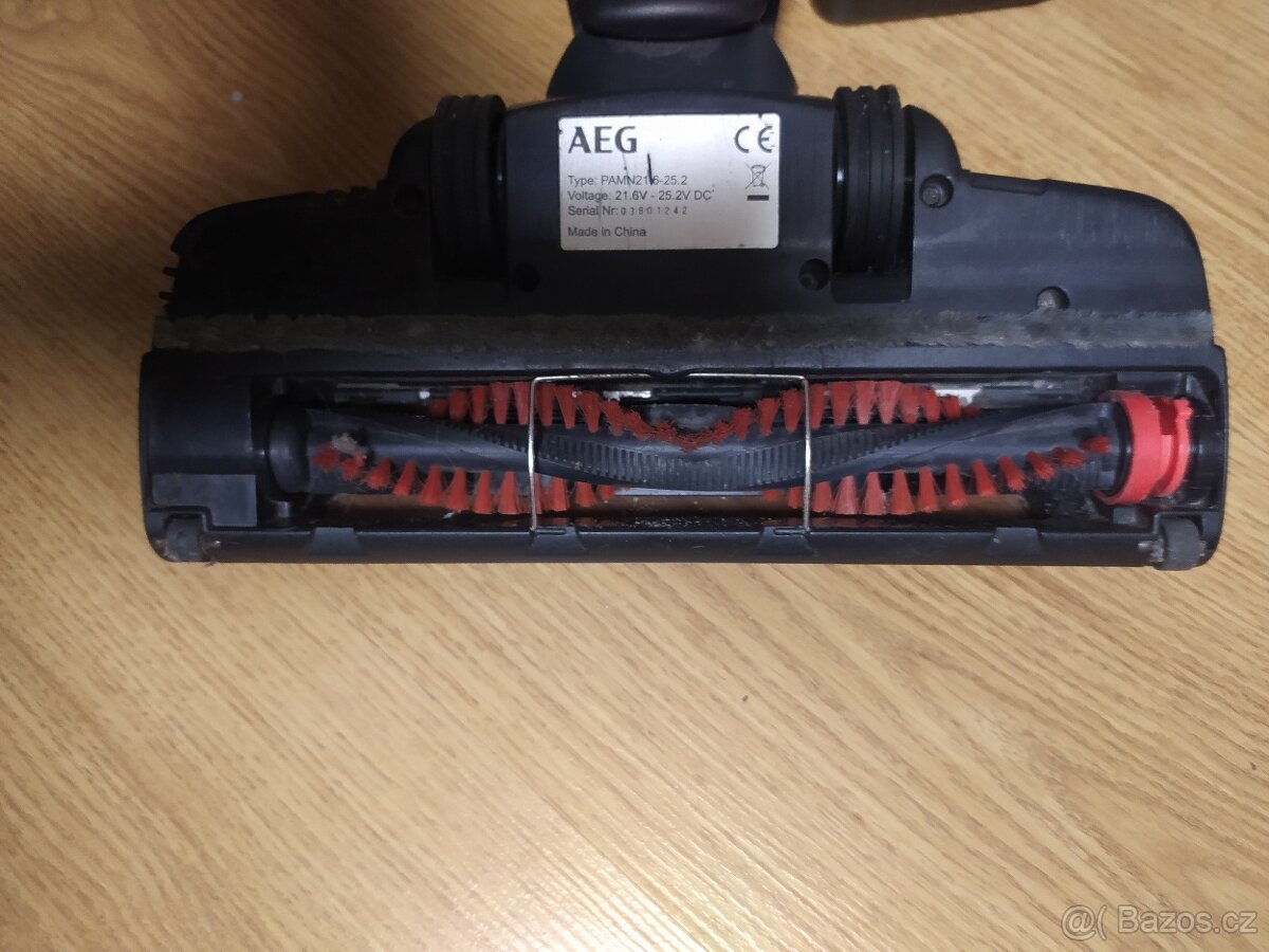 VYSAVAČ AEG 2v1 - 7