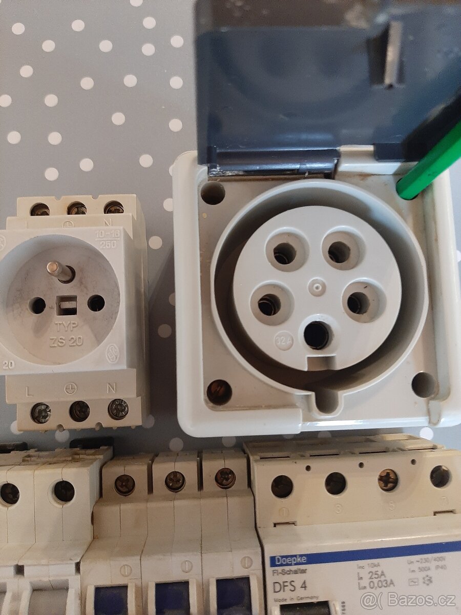 Jističe, prodouvé chrániče a zásuvky - 7