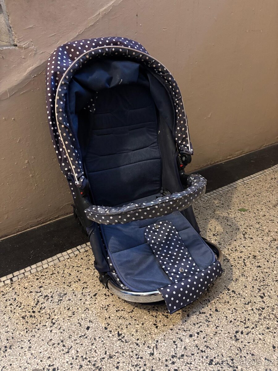 Houpací proutěný kočár - 7