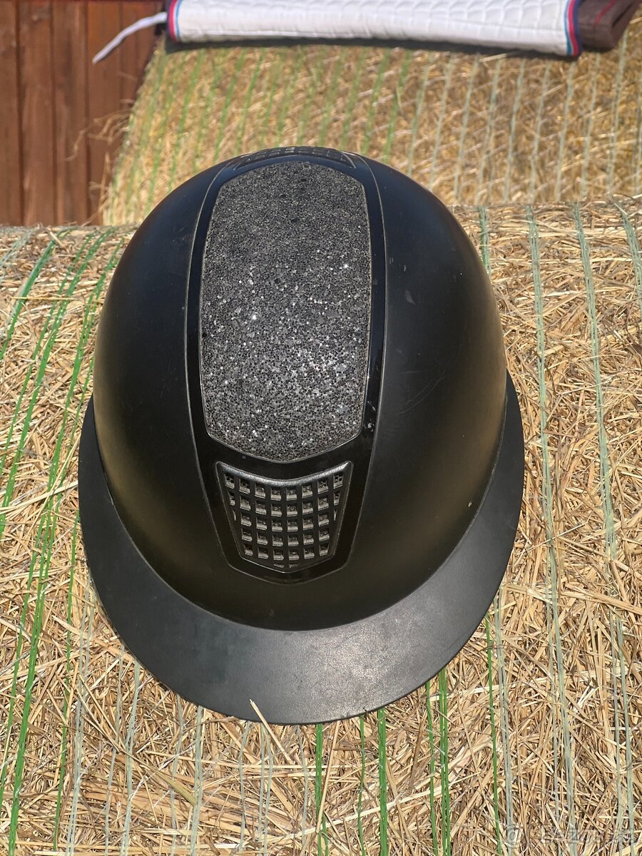 Jezdecká helma HKM - 7