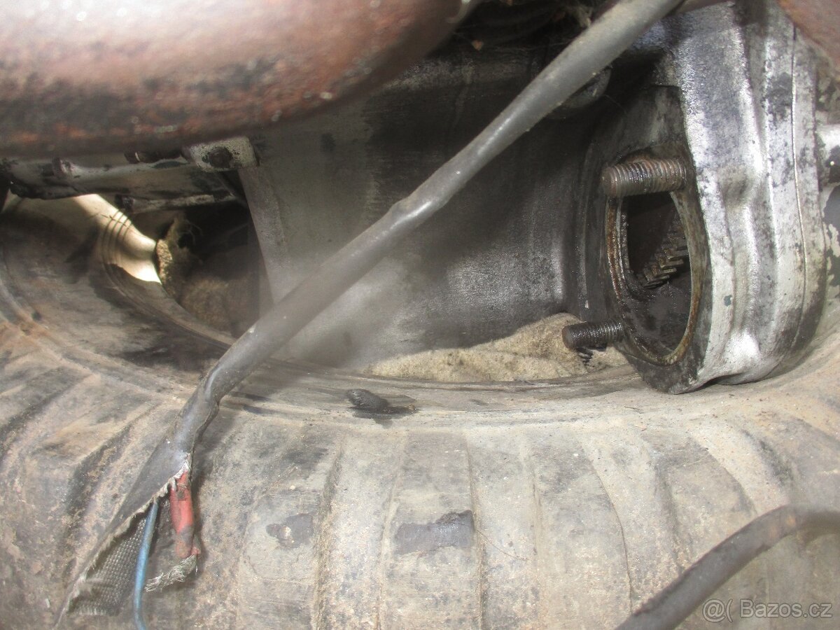 válce, motor, hlavy a náprava s uzávěrkou Multicar M 22 - 7