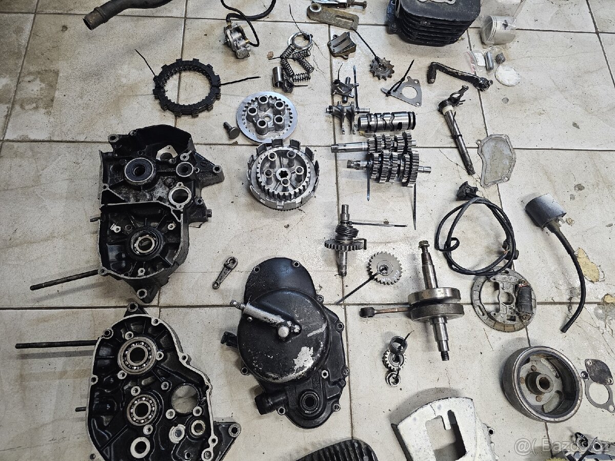 Části motoru Suzuki DS 80 DS80 - 7