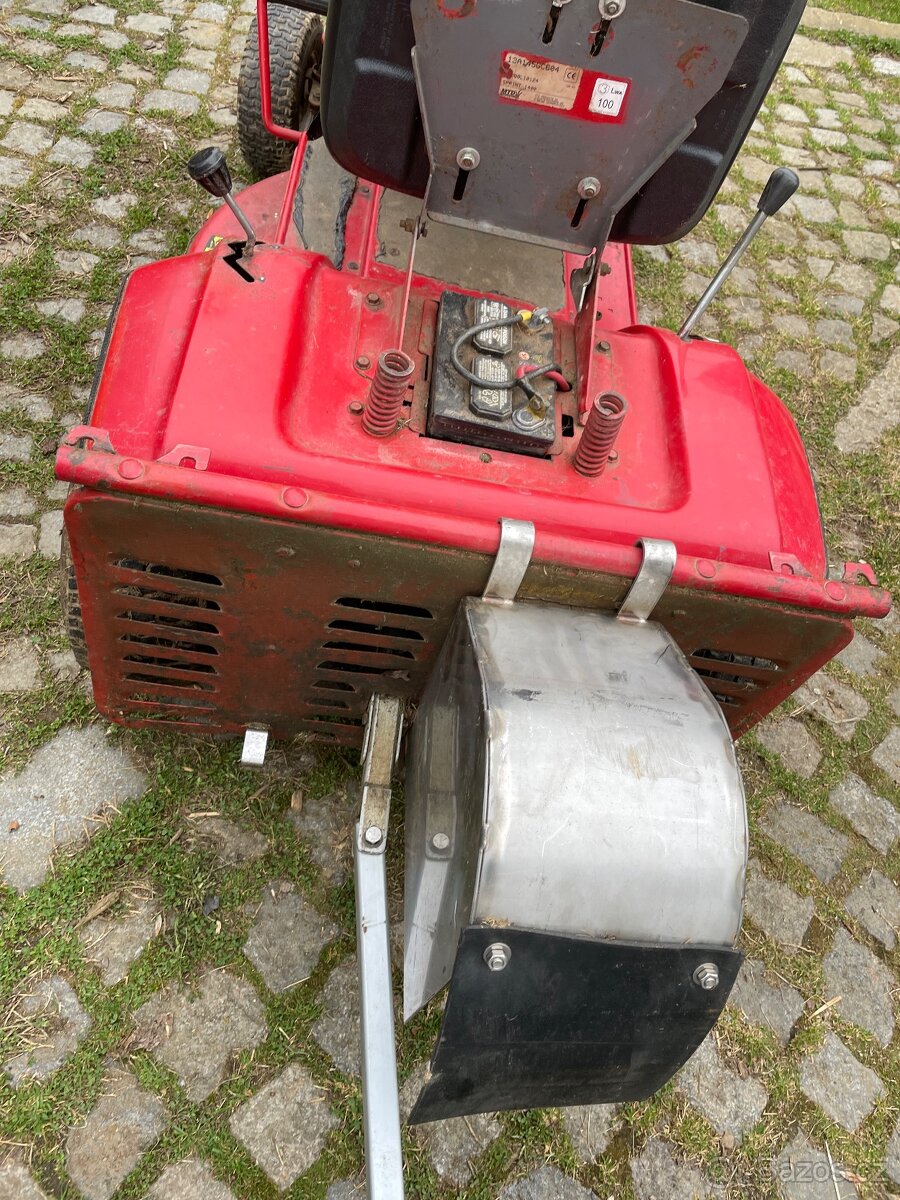 Zahradní sekací traktor, traktůrek - 7