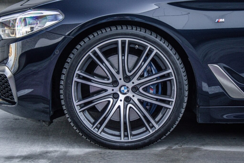 BMW Rad 5-M550i xDrive AT/8 - 7