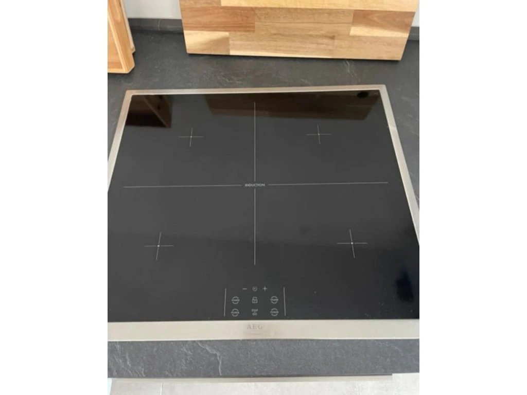 Kuchyňská linka z masivu se zánovními spotřebiči,5612 - 7