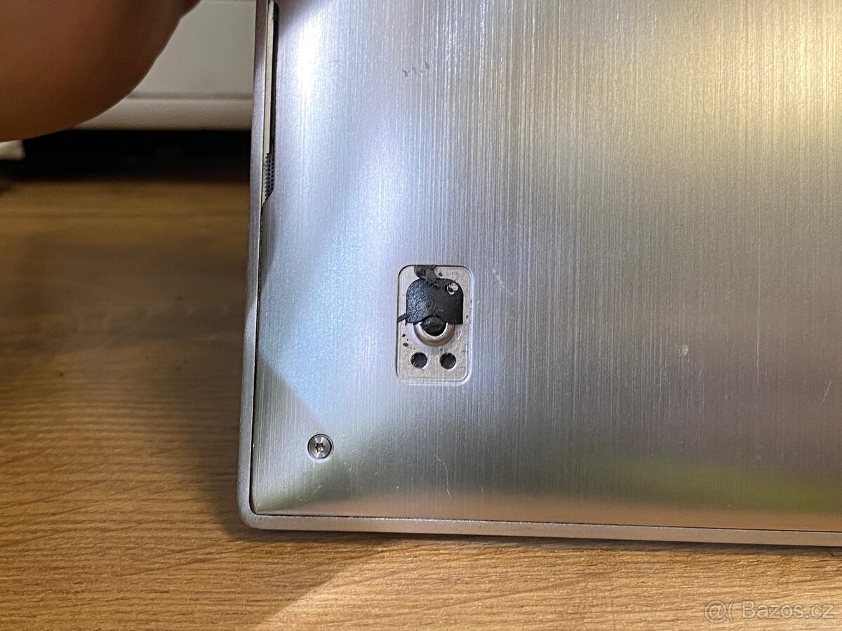 Asus ultrabook UX21E kovový - 7