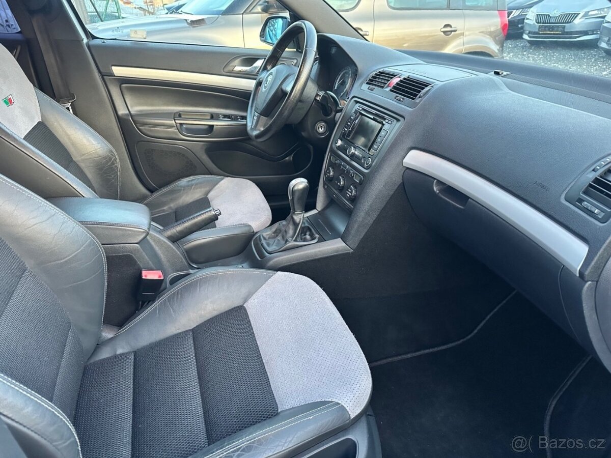 Škoda Octavia 2.0TFSi RS, MOC PĚKNÝ STAV - 7
