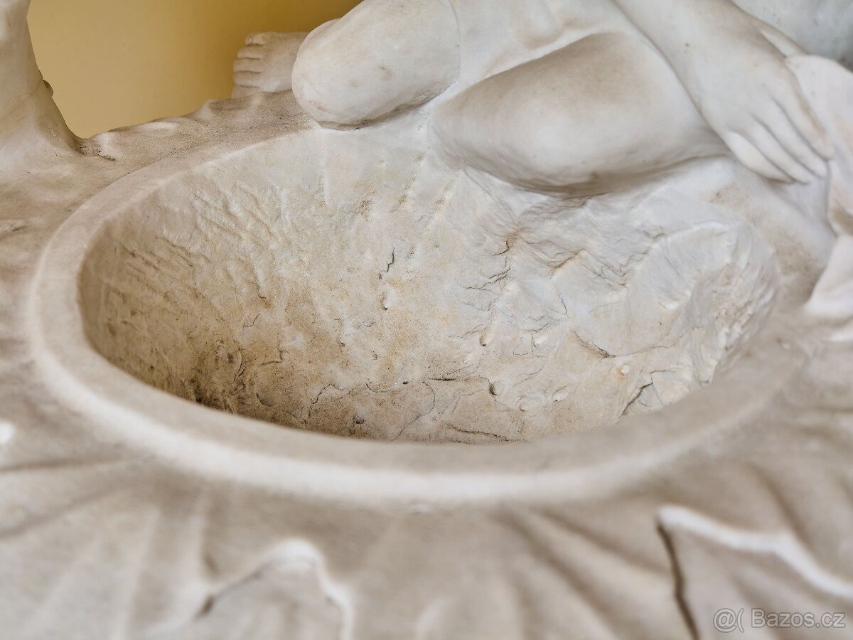 Monumentální klasicistní mramorová váza s figurální výzdobou - 7