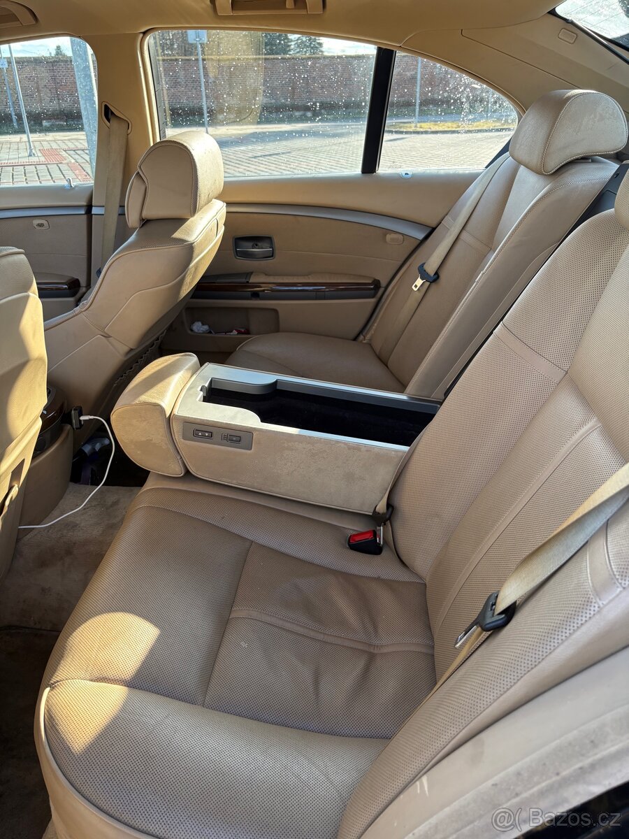 BMW 745i - 7