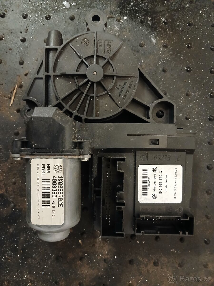 Vw Golf 5 pravé zrcátko a Moturek stahování oken - 7