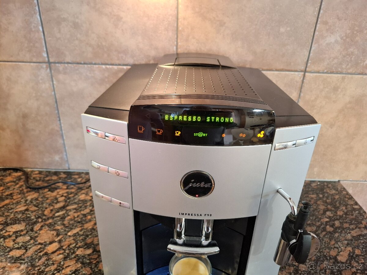 PRODÁM AUTOMATICKÝ KÁVOVAR ŠVÝCARSKÉ ZN. JURA IMPRESSA F90 - 7