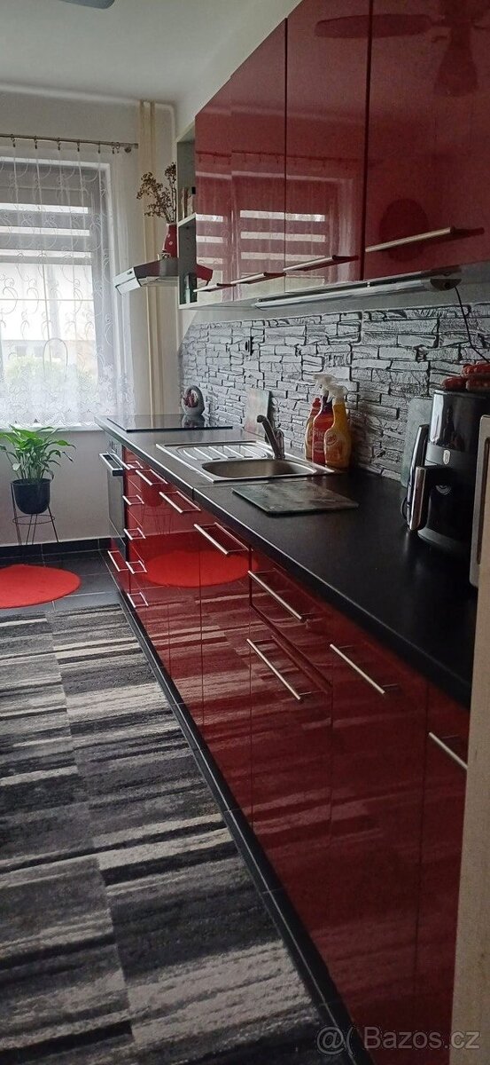 RD dům 2 bytové jednotky + velká půda Rovensko pod Troskami - 7