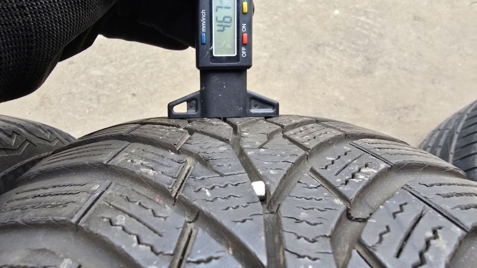 Zimní pneu 205/60/16 Continental - 7